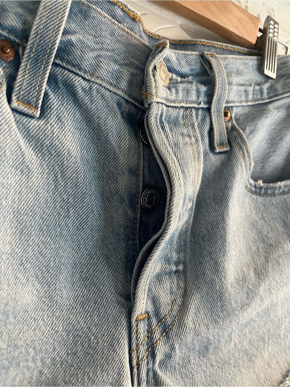 Levi’s 501 Original High Rise Cut Off Denim Shorts Light Wash W23 - Picture 2 of 6